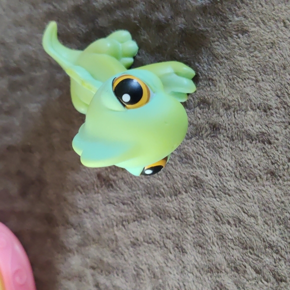 Littlest Pet Shop~#374~Lizard Iguana~Green~Brown Dot EyesHabitat - Picture 2 of 8